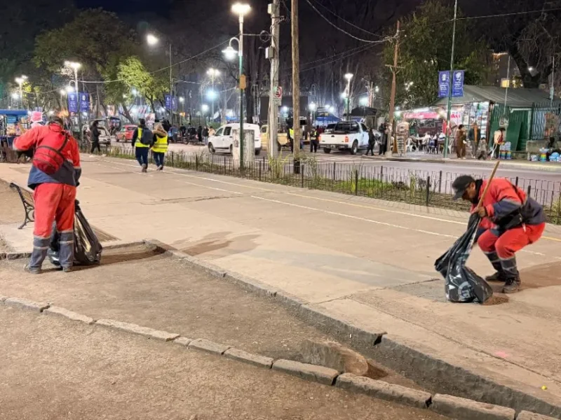 Tras el Milagro, la Municipalidad reforzó la limpieza en los espacios más concurridos de la ciudad